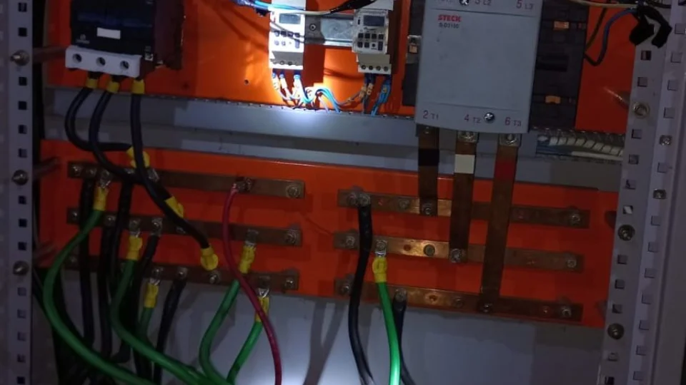 Complexo Turístico da Ponta Negra, em Manaus, é alvo de vandalismo e roubo de cabos de energia elétrica