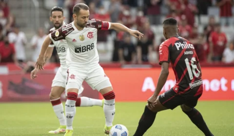 Athletico-PR e Flamengo duelam pelo Campeonato Brasileiro neste sábado
