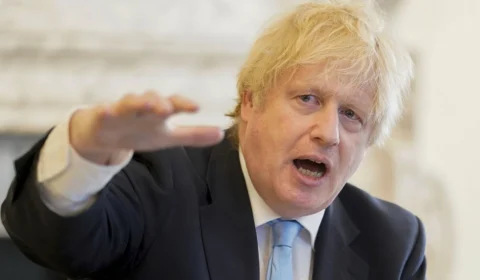Boris Johnson é mantido como premiê pelo partido conservador