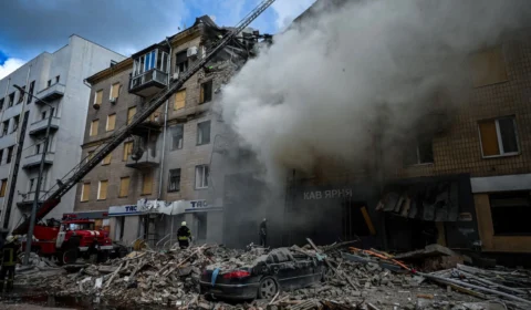 Míssil russo mata três civis na região de Kharkiv, na Ucrânia