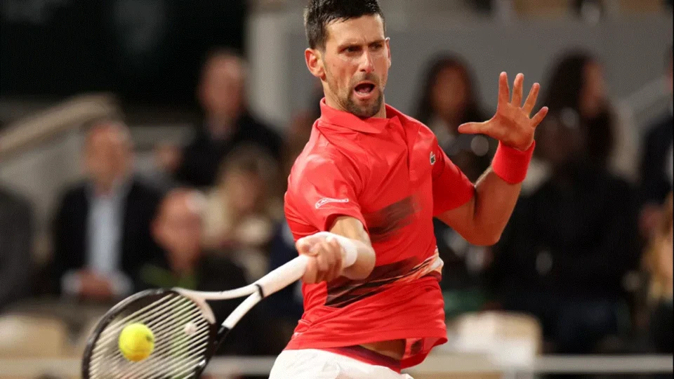 Sérvio Novak Djokovic massacra japonês durante estreia em Roland Garros nesta segunda, 23