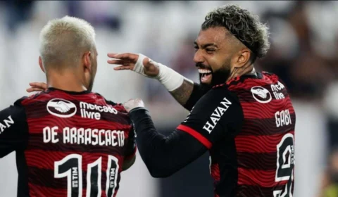 Gabigol e Arrascaeta são denunciados pelo STJD por lances ‘agressivos’ no jogo de ida das quartas da Copa do Brasil contra Athletico/PR