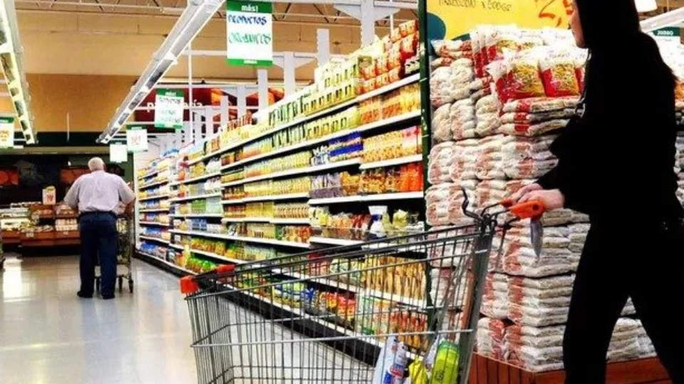 Custo da cesta básica aumenta nas 17 capitais pesquisadas pelo Dieese