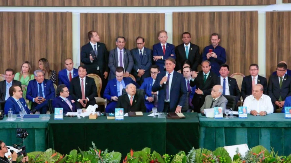 ‘Exerci meu poder, até para dar exemplo ao STF’, diz Bolsonaro sobre perdão dado a Daniel Silveira