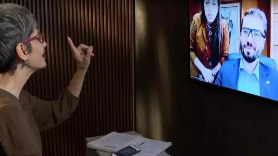 Assessora do presidente do INSS interrompe entrevista após pergunta sobre redução do quadro de servidores