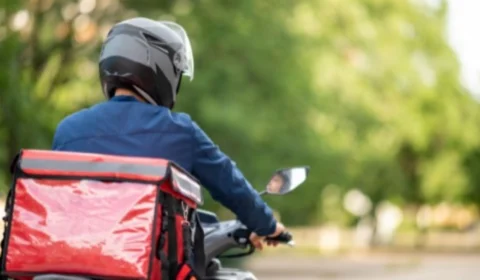 Profissionais de aplicativos podem ter serviços regulamentados ainda este ano, afirma ministério