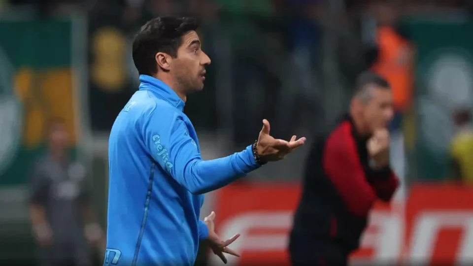 Palmeiras emite nota que repudia critica de cunho xenófobo de Jorginho ao treinador português Abel Ferreira