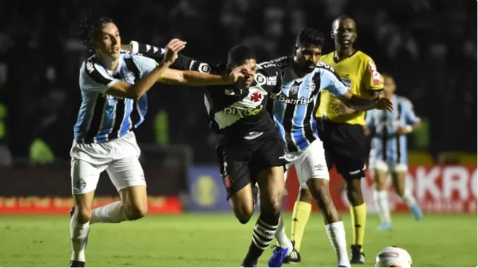 Jogando em casa, Vasco empata com Grêmio em 0 a 0 pela décima rodada da Série B do Campeonato Brasileiro