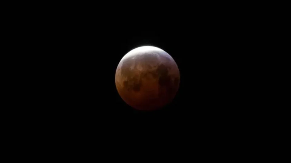 Primeiro eclipse lunar total do ano deve acontecer ainda este mês de maio e pode ser visto no Brasil, confirma Nasa
