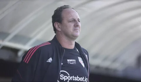 Rogério Ceni pode levar até 16 jogos de suspensão por ‘xingar’ árbitro e promover ‘tumulto’ em jogo pelo Brasileirão