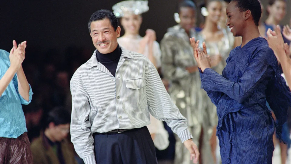 Morre aos 84 anos, Issey Miyake, influente estilista de moda japonês