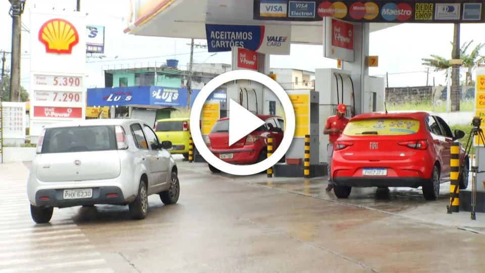 VÍDEO: postos de combustíveis baixam preço da gasolina repentinamente em Manaus