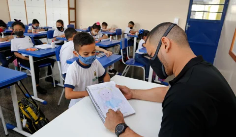 Professores da rede pública do Amazonas podem se inscrever em pós-graduação gratuita até 2 de maio