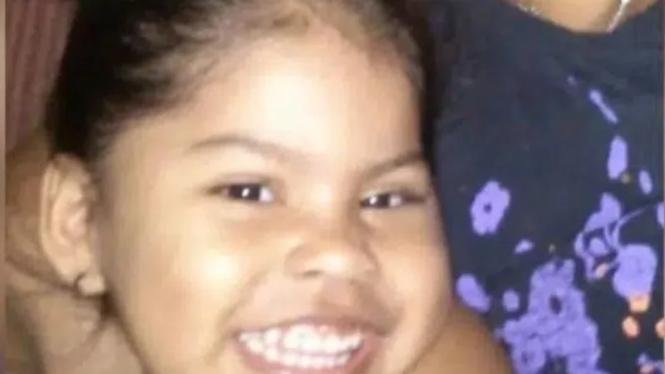 Bombeiros continuam buscas pelo corpo de menina de 7 anos que caiu de embarcação no interior do AM