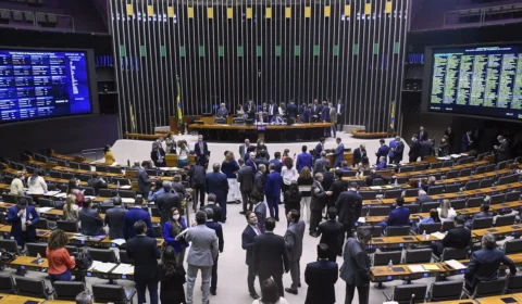 Congresso aprova MP que altera regras do auxílio-alimentação e regulamenta teletrabalho