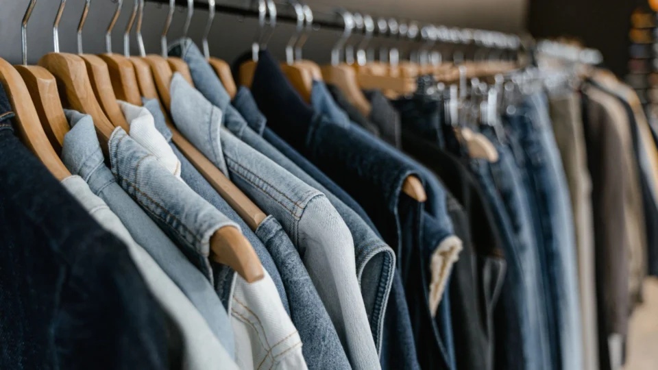 Busca por roupas e outros itens de 2ª mão cresce 572% na pandemia, aponta Google