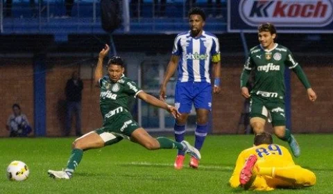 Palmeiras empata com Avaí em 2 a 2 mas segue líder do Campeonato Brasileiro