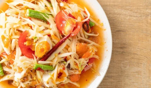 RECEITA FÁCIL: aprenda a fazer salada de mamão papaia verde