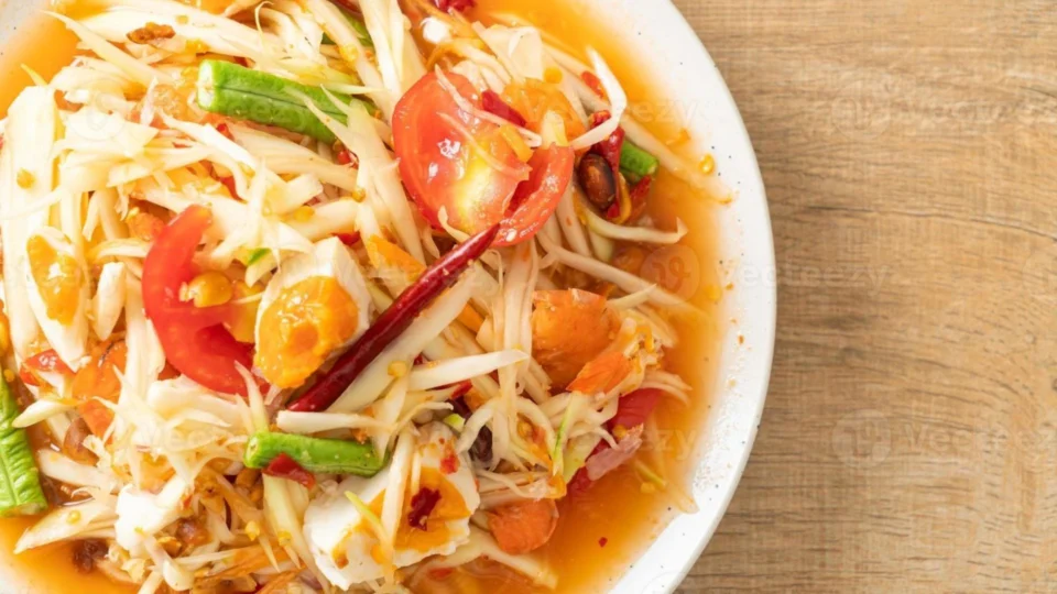 RECEITA FÁCIL: aprenda a fazer salada de mamão papaia verde