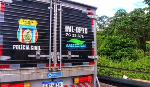 Corpo é encontrado com faca cravada no pescoço em área de mata em Manaus