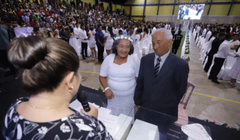 Casamento coletivo formaliza a união civil de mais de 350 casais, em Maués-AM