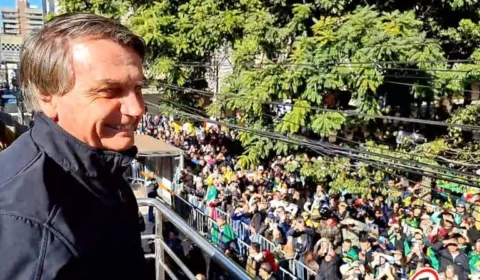 Presidente Jair Bolsonaro participa de Marcha para Jesus em Curitiba