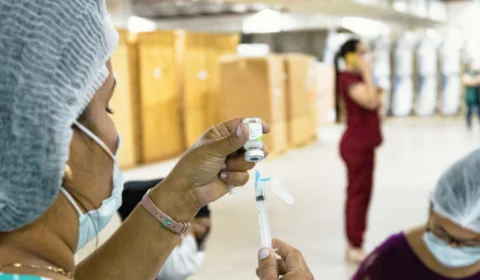Quase 200 mil pessoas não tomaram nenhuma dose da vacina contra a Covid-19 em Manaus; mais de 1,5 milhão estão com doses pendentes