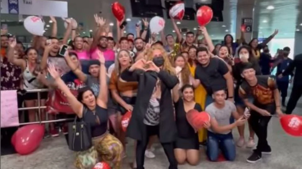 Joelma posta imagens de sua chegada em Manaus neste domingo