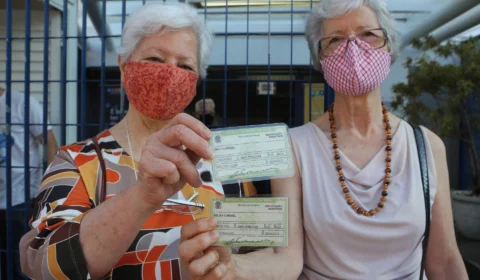 Justiça Eleitoral nega cancelamento de título de eleitor de idosos com mais de 70 anos