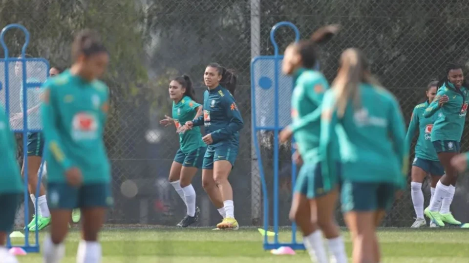Com Debinha e Kerolin, Brasil faz treino para amistoso em Johanesburgo contra África do Sul nesta sexta-feira