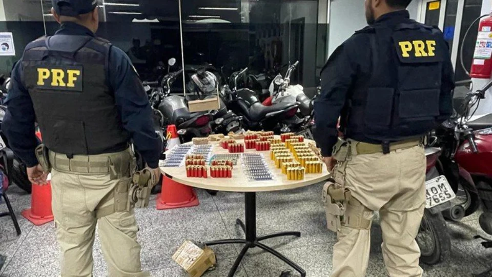 Motorista de aplicativo é detido com mais de mil munições escondidas em veículo na BR 174-AM
