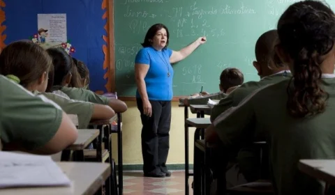 Capes oferece mais de 61 mil bolsas para formação de professores