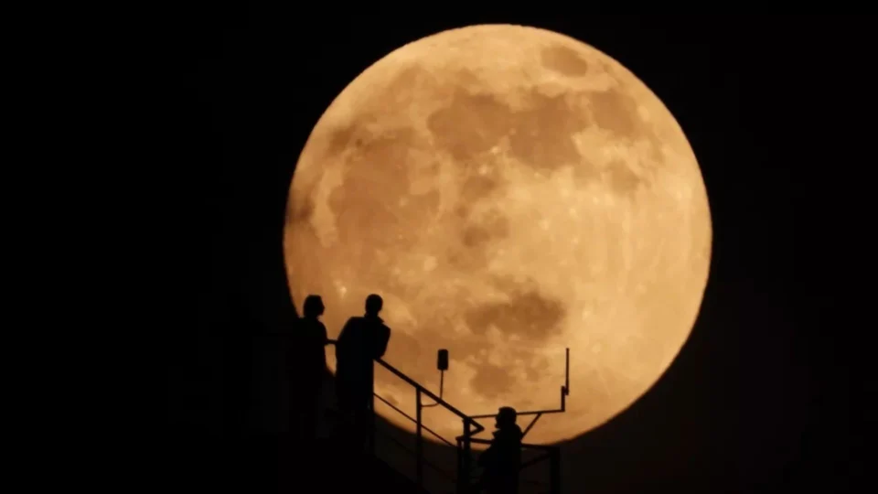 Veja fotos do Eclipse total da Lua pelo mundo