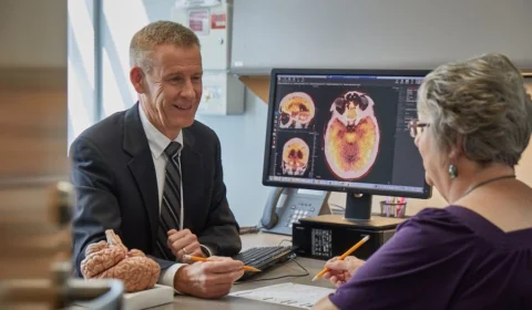Vacina contra gripe reduz 40% risco de Alzheimer, diz estudo nos EUA