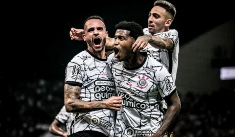 Corinthians busca classificação às oitavas de final da Libertadores diante do Always Ready da Bolívia em São Paulo