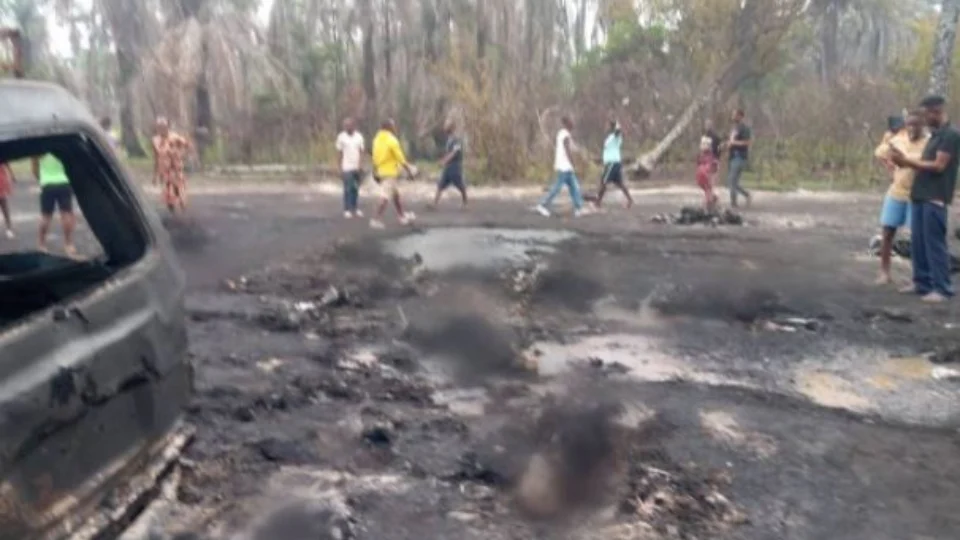 Explosão em refinaria ilegal na Nigéria deixa ao menos 100 mortos