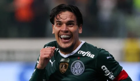 Palmeiras joga melhor, vence Internacional por 2 a 1 e segue líder do Brasileirão