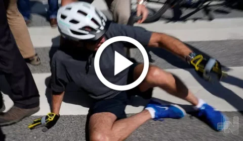 VÍDEO: presidente dos EUA, Joe Biden, cai de bicicleta após passeio em praia de Delaware