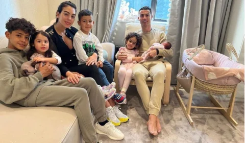 CR7 tranquiliza os fãs ao postar foto com a família e a nova filha, após morte de gêmeo: ‘O apoio de vocês é muito importante’