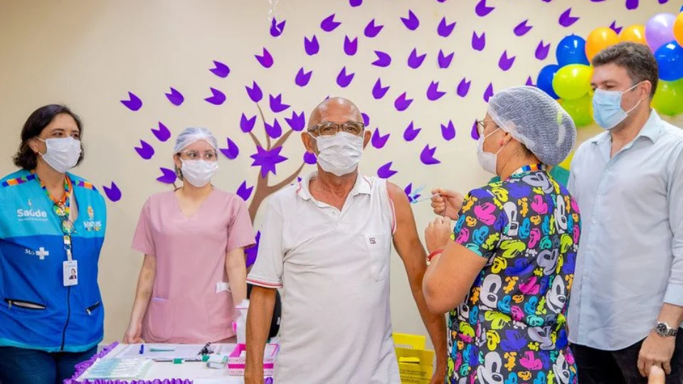 Vacinas contra influenza, sarampo e Covid-19 são ofertadas neste domingo, em Manaus