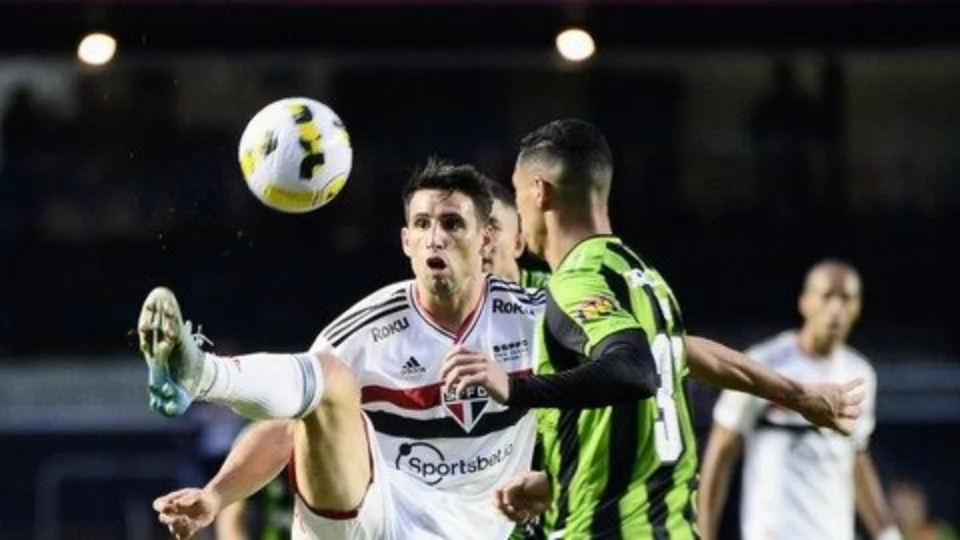 São Paulo bate América/MG por 1 a 0 e entra no G-4  do Campeonato Brasileiro
