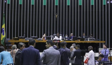Câmara pode votar na terça-feira MP que cria benefício extra para Auxílio Brasil