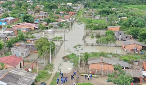 Amazonas anuncia repasse de R$ 1 milhão para auxiliar famílias atingidas pela chuva, em Parintins