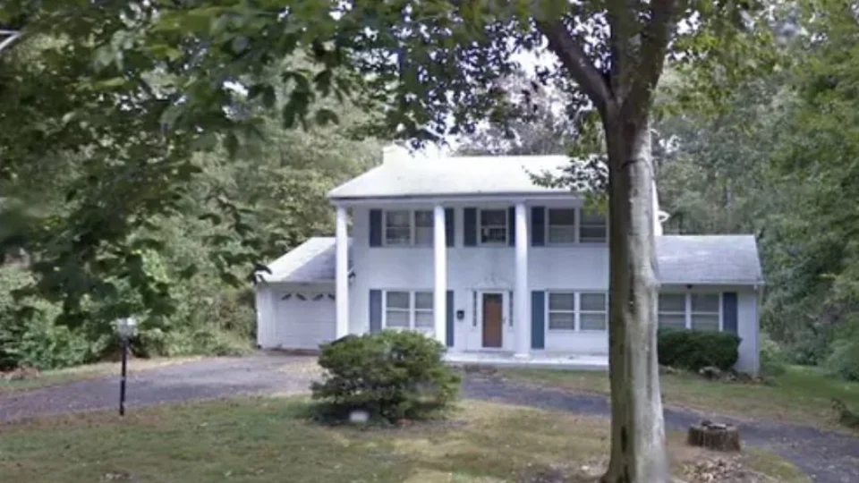 Casa de R$ 4 milhões está à venda nos EUA e será entregue com ‘pessoa vivendo no porão’