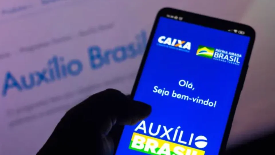 Câmara aprova MP do Auxílio Brasil com piso permanente de R$ 400