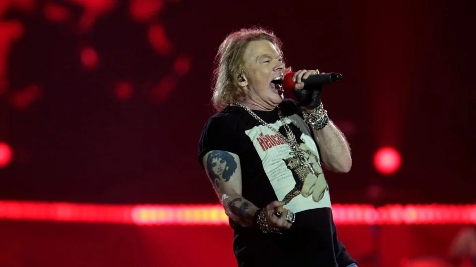Banda Guns N’ Roses cancela show na Escócia após Axl Rose perder a voz