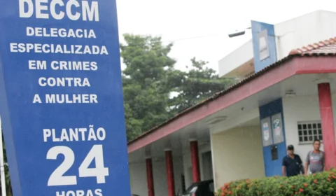 Jovem é internada após ser empurrada de ponte em Manaus; namorado é suspeito