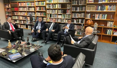 Governador do Amazonas se reúne com Moraes para pedir a suspensão de decreto federal que prejudica a ZFM