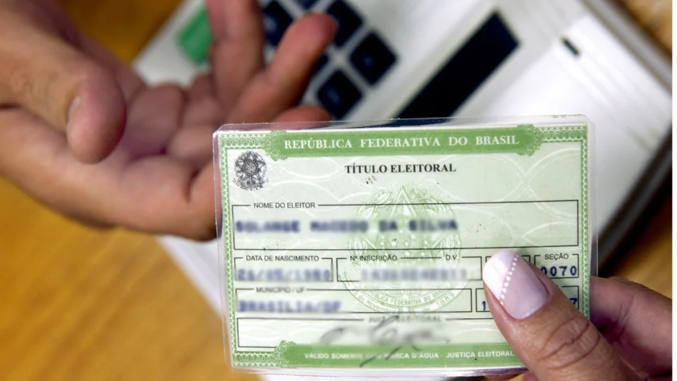 Prazo para tirar e regularizar título de eleitor termina nesta quarta-feira