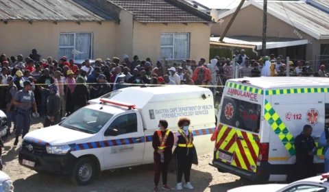 Mais de 20 jovens são encontrados mortos dentro de bar na África do Sul